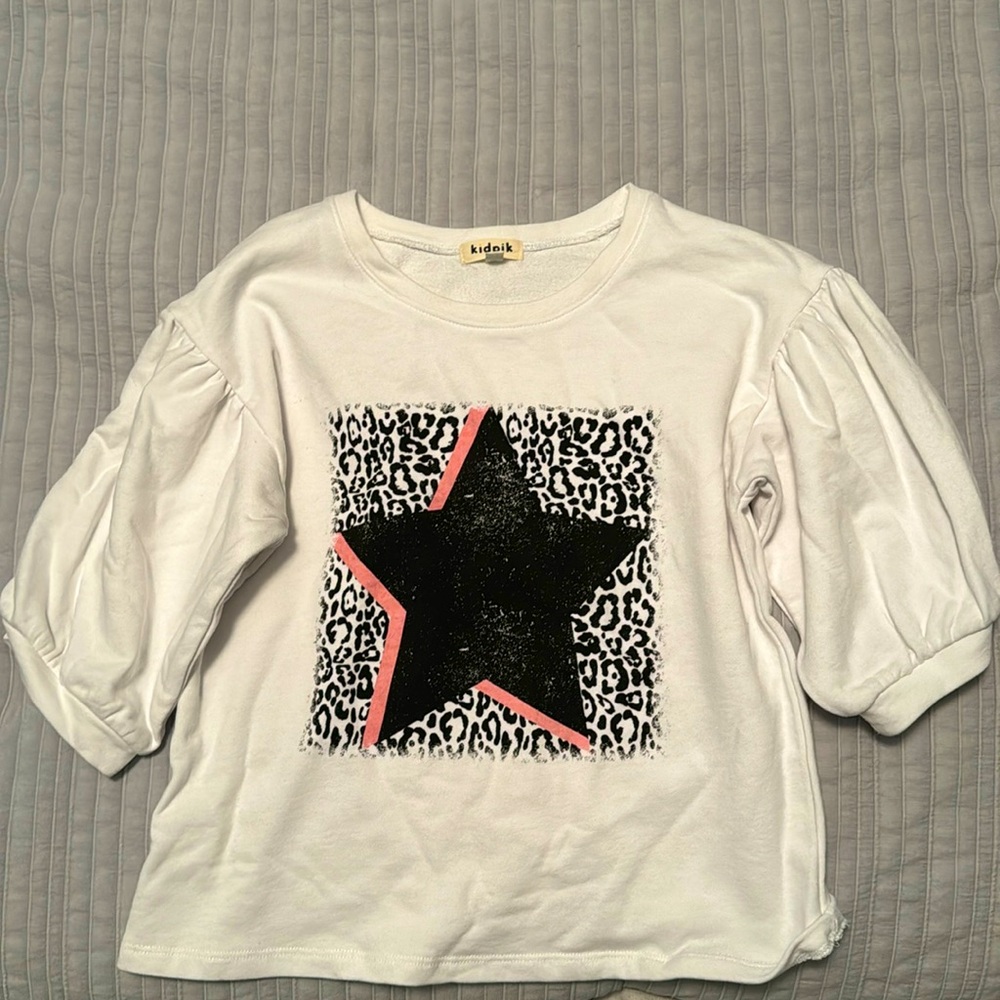 Girls puff sleeved star top
